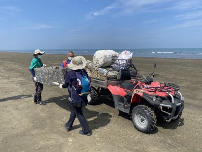 海岸除了有一般生活廢棄物外，漁業用保麗龍也占了大宗