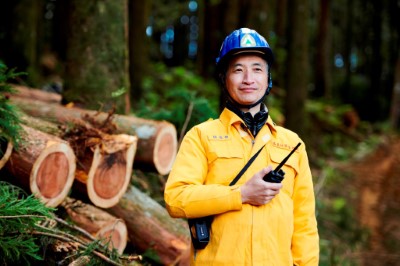 賴龍輝主任於110年玉山杜鵑營地森林大火現場指揮帶領同仁辛苦救災（台北市西區扶輪社提供）