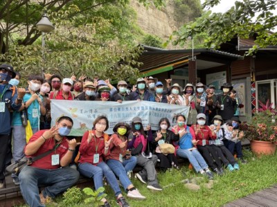 全體人員在十八羅漢山自然保護區解說站前合影