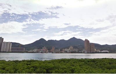 淡水河北岸眺望觀音山