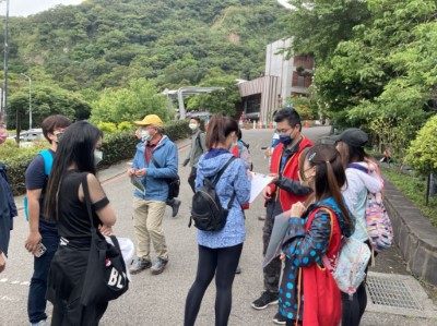現場賞鷹及登山民眾參與命名投票情形(攝影者黃宇群)