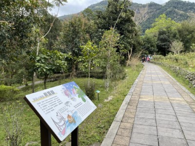 知本國家森林遊樂區則限於景觀步道