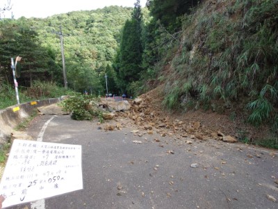 大雪山林道落石掉落