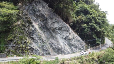 大鹿林道8.3K邊坡施工(新竹林管處提供)