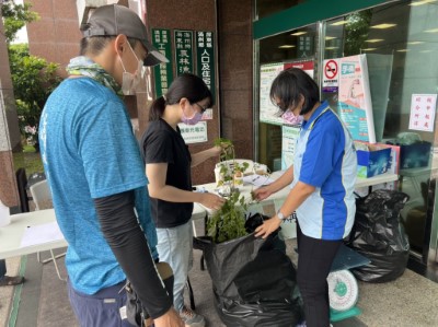 滿州鄉公所小花蔓澤襽收購活動