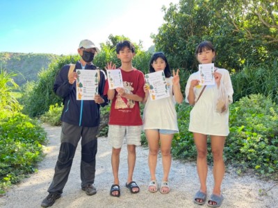 本處前往綠島知名景點，向遊客宣導森林防火重要性。