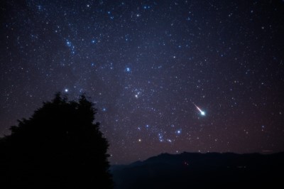 觀星過程也有機會看見流星劃過天際