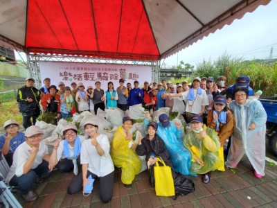 新竹林區管理處與苗栗縣政府全體人員聯合清除小花蔓澤蘭成果大合影