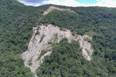舞鶴崩塌地