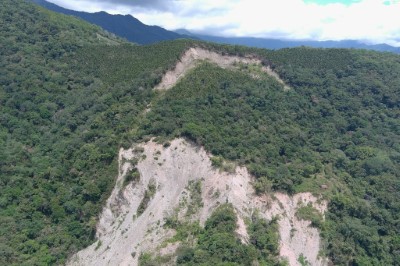 舞鶴崩塌地