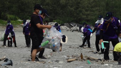各分隊撿拾垃圾