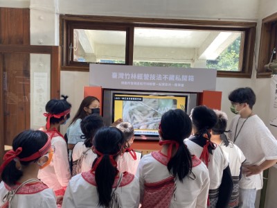 圖6、策展期間自923至1023止，歡迎蒞臨東眼山國家森林遊樂園區觀展~一睹精彩的竹林經營紀實影片，讓您如同親臨經營現場。(新竹林區管理處提供)