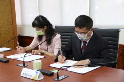新竹林區管理處與中興大學簽訂合作協議書(中興大學提供)