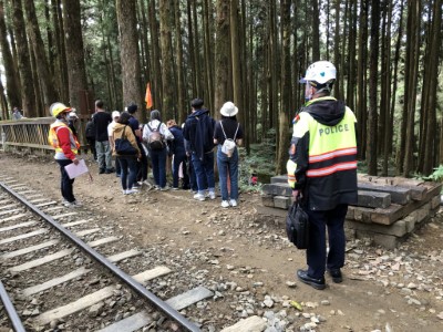 勸導民眾勿行走營運中鐵路以免觸法
