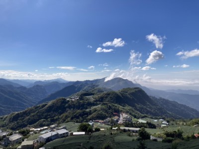 聯外道路培仔桶林道可遠眺石棹聚落及群山