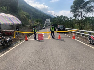 高雄市警察局六龜分局進行高133線暨紅水仙橋封路(橋)實兵演練