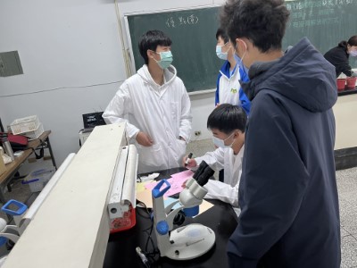 嘉義大學團隊帶領新竹高中學生思考原生與外來種的差異