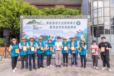 嘉義林管處自101年起輔導在地居民受訓成立專業生態導覽解說團隊