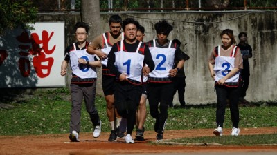 負重20公斤跑走1500公尺測驗
