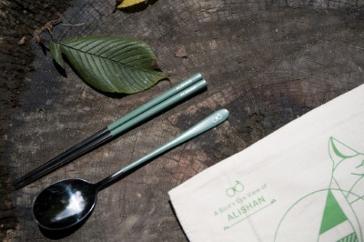 取代鳥喙隨時可享用美食的「環保餐具餐墊組」