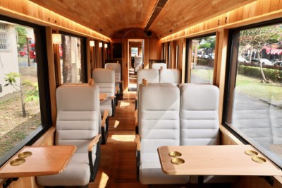 05-車廂內部照明以迎賓模式迎接旅客搭乘福森號，雅致悠閒。