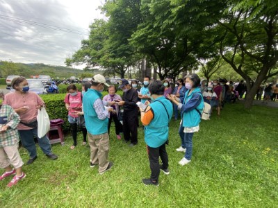 公益贈苗活動各場次均接受紙本統一發票捐贈，另今年與嘉義縣財政稅務局、嘉義市政府財政稅務局再次合作電子發票捐贈各1場次，民眾可多加利用