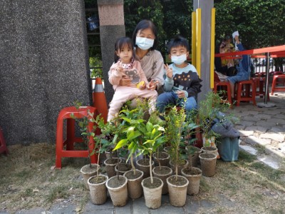 從小培養植樹觀念