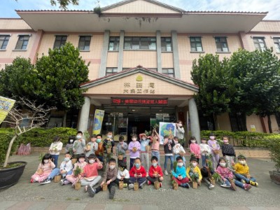 大溪站贈苗活動同時進行千心幼稚園保林愛林護林宣導(新竹林管處提供)
