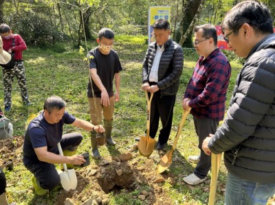 現場指導種樹(新竹林管處提供)