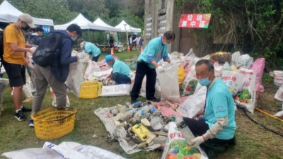 淨灘垃圾有分類，回收不浪費