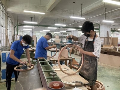 家具製作中