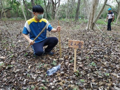 民眾為小魔芋設下防護結界3