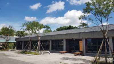 園區南側廣場的新遊客中心對於遊憩動線及停等空間等品質有大幅升級