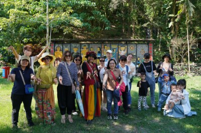 走讀二峰圳_民眾於喜樂發發吾公園開心合影