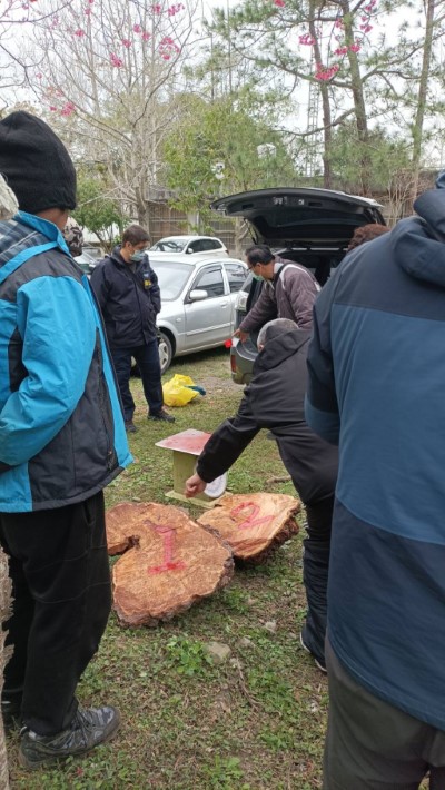 新竹林管處會同內政部警政署保安警第七總隊第五大隊請犯嫌對扣案木進行指認