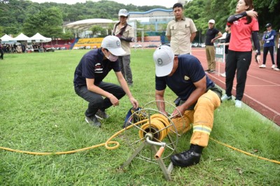 「救火衝鋒隊」護管員調整水線