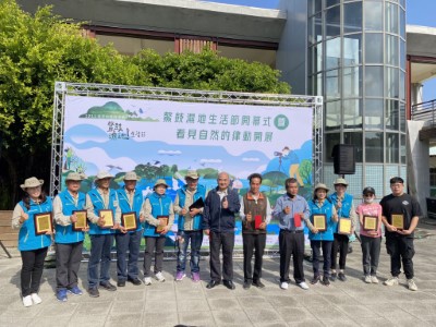 鰲鼓濕地解說服務團隊10年來持續將一定金額的解說費回饋當地港口、四股及鰲鼓社區發展協會