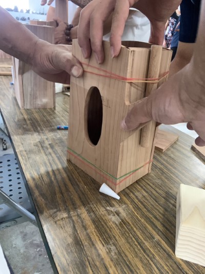 「木藝新生手作工作坊」，受刑人學習製作中。