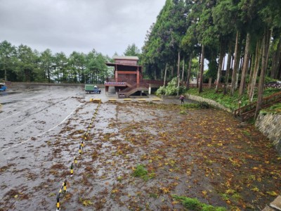 園區人員趁風雨漸弱進行巡查及清理作業