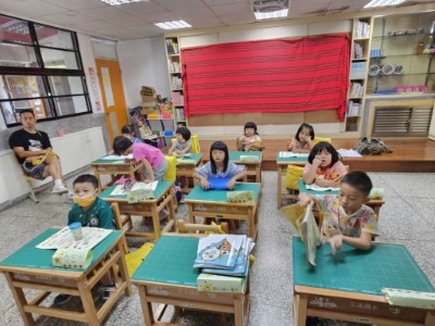 中華民國國家公園學會於大同鄉寒溪國小一年級進行永續理念推廣課程。
