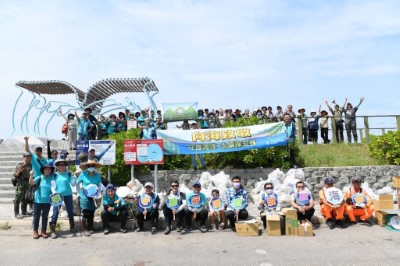辛苦清理390公斤垃圾