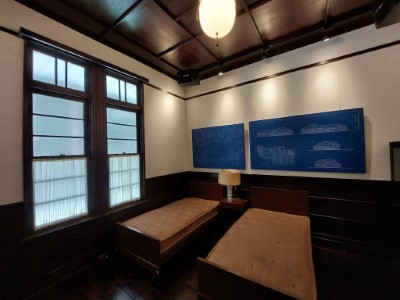 洋館06隨扈寢室-牆面展示始建藍晒圖說