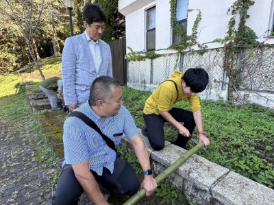 林下原食_自行鋸取竹筒（林業保育署新竹分署提供）