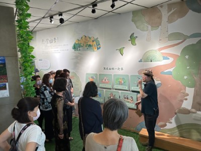 112年與山同行特展介紹火炎山礫石地景與登山知識（火炎山生態教育館提供）