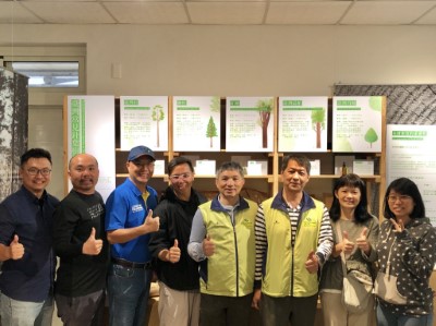 「Let’s Build！義起動手，築愛新城」義築行動，打造積木溜滑梯，活動合影。