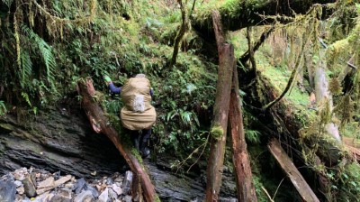 執行深山調查任務。