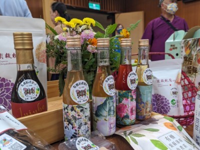 石虎標章以農友名字為主體，讓消費者認識友善石虎的農產品。（照片生物多樣性研究所提供）