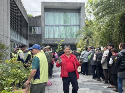 民眾開心領苗