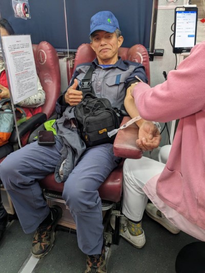 林業及自然保育署花蓮分署森林護管員挽袖捐血。