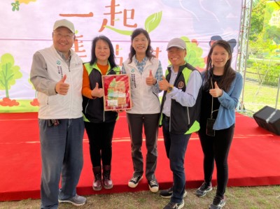 新竹分署頒發112年度社區林業計畫優等社區「有限責任苗栗縣賽夏族原住民林業暨勞動合作社」(新竹分署提供)